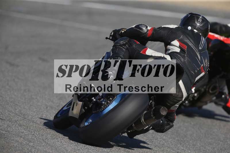 /Archiv-2024/01 26.-28.01.2024 Moto Center Thun Jerez/Gruppe gruen-green/backside